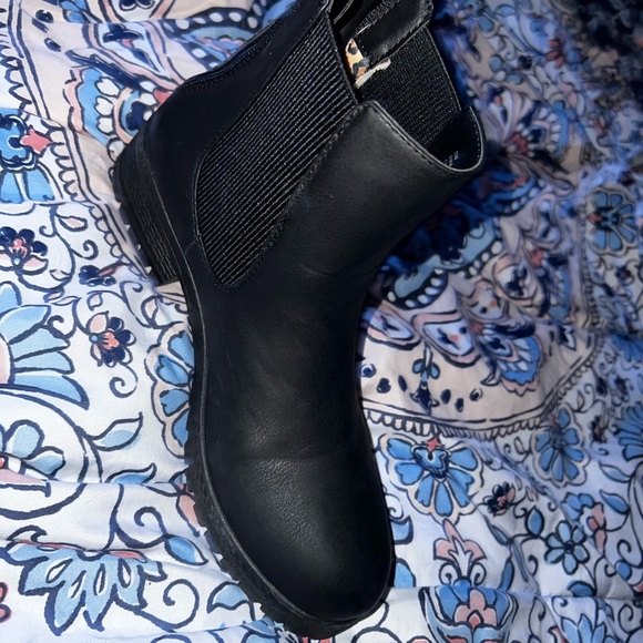 Boots - Picture 1 of 4